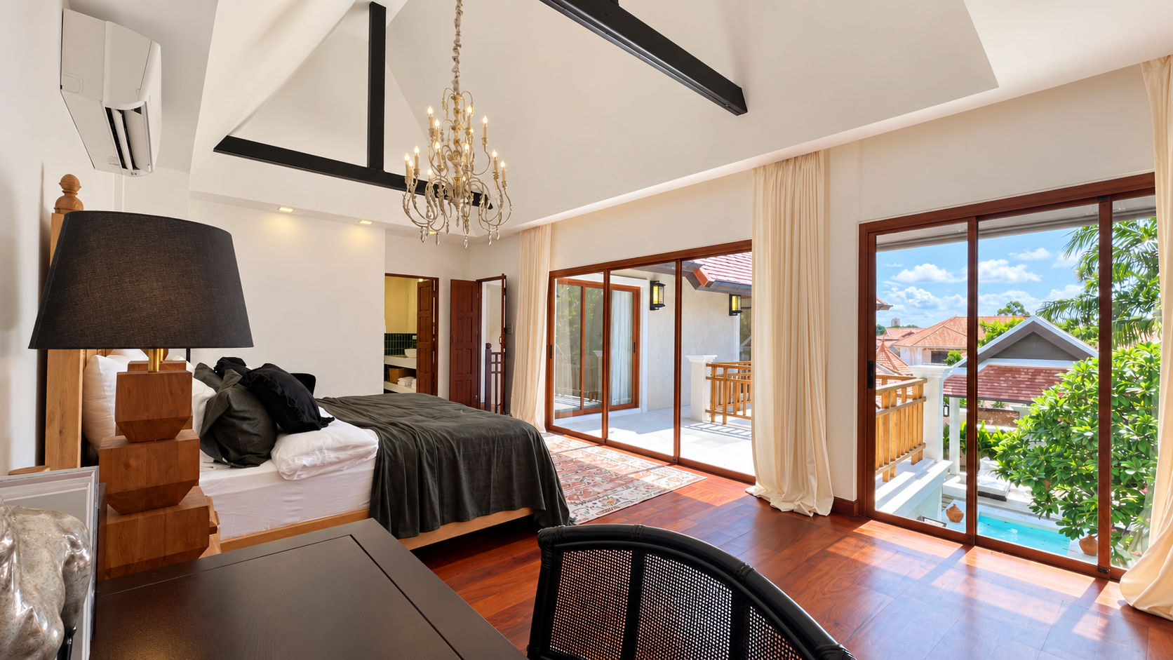 5 Bedroom Renovated Thai-Bali Pool Villa for Sale in Jomtien