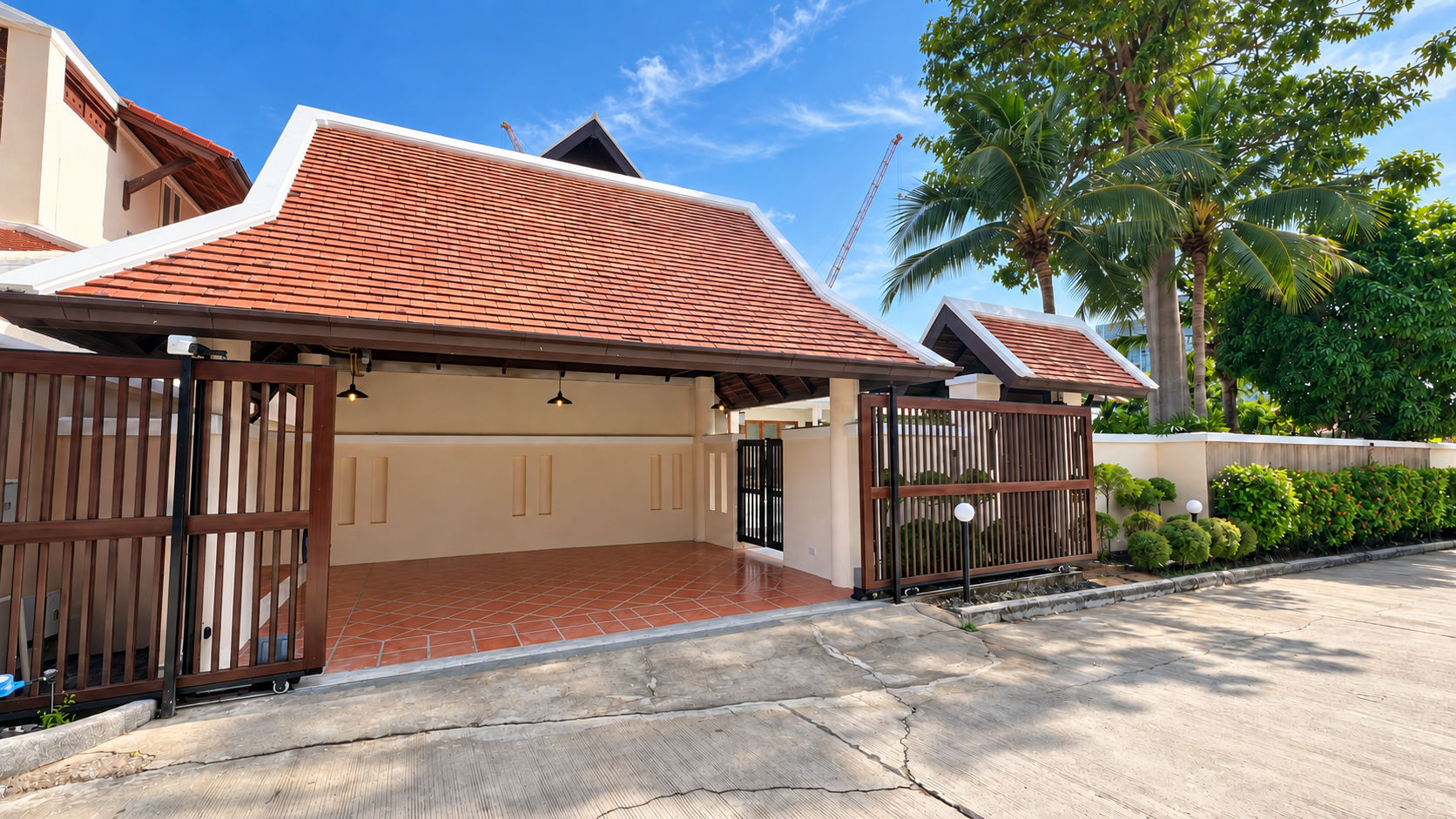 5 Bedroom Renovated Thai-Bali Pool Villa for Sale in Jomtien