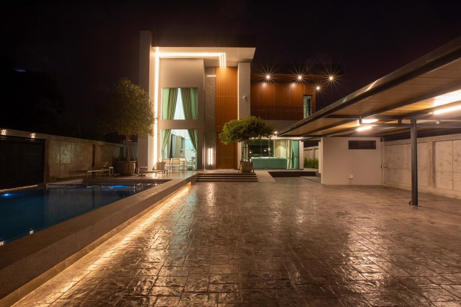 New Luxury 4 Bedroom Pool Villa for Sale in Huay Yai Pattaya