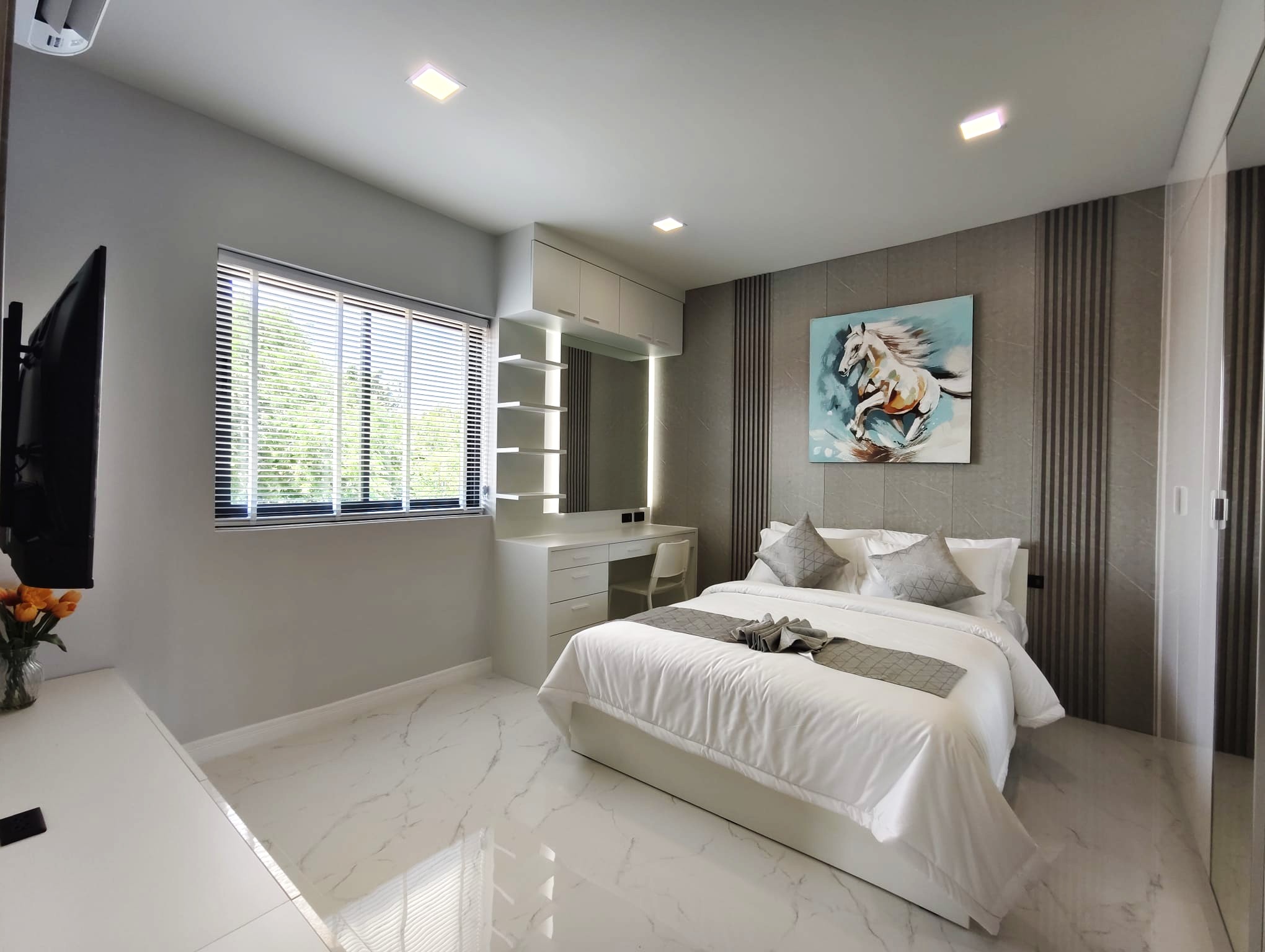 Luxury 6-Bedroom Pool Villa For Sale Near Pattaya City