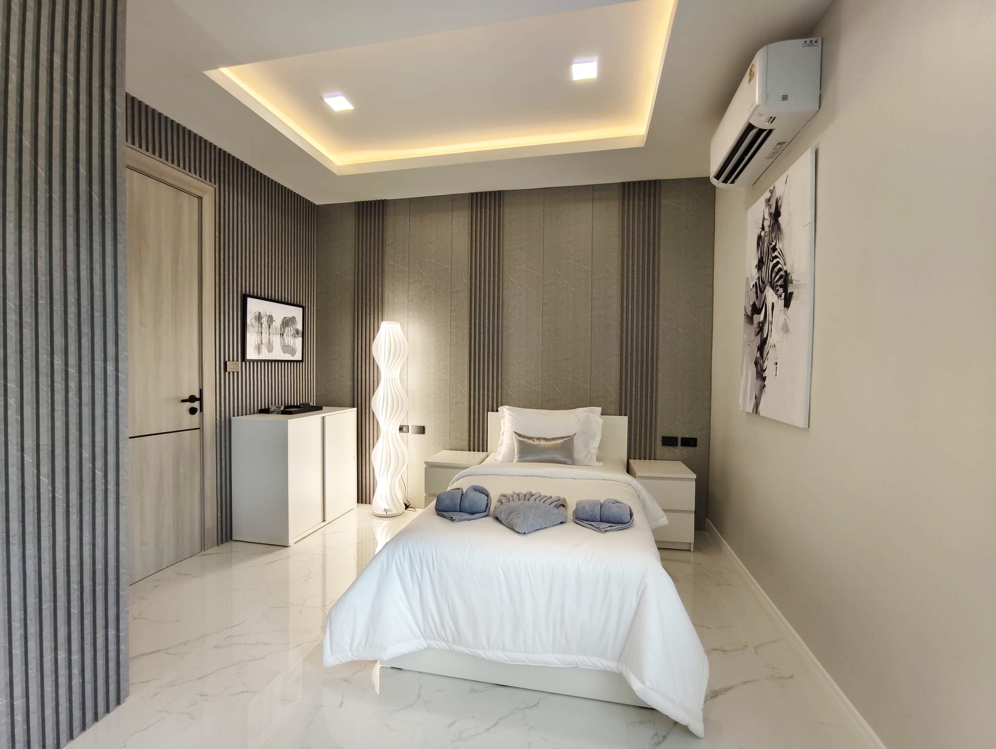 Luxury 6-Bedroom Pool Villa For Sale Near Pattaya City