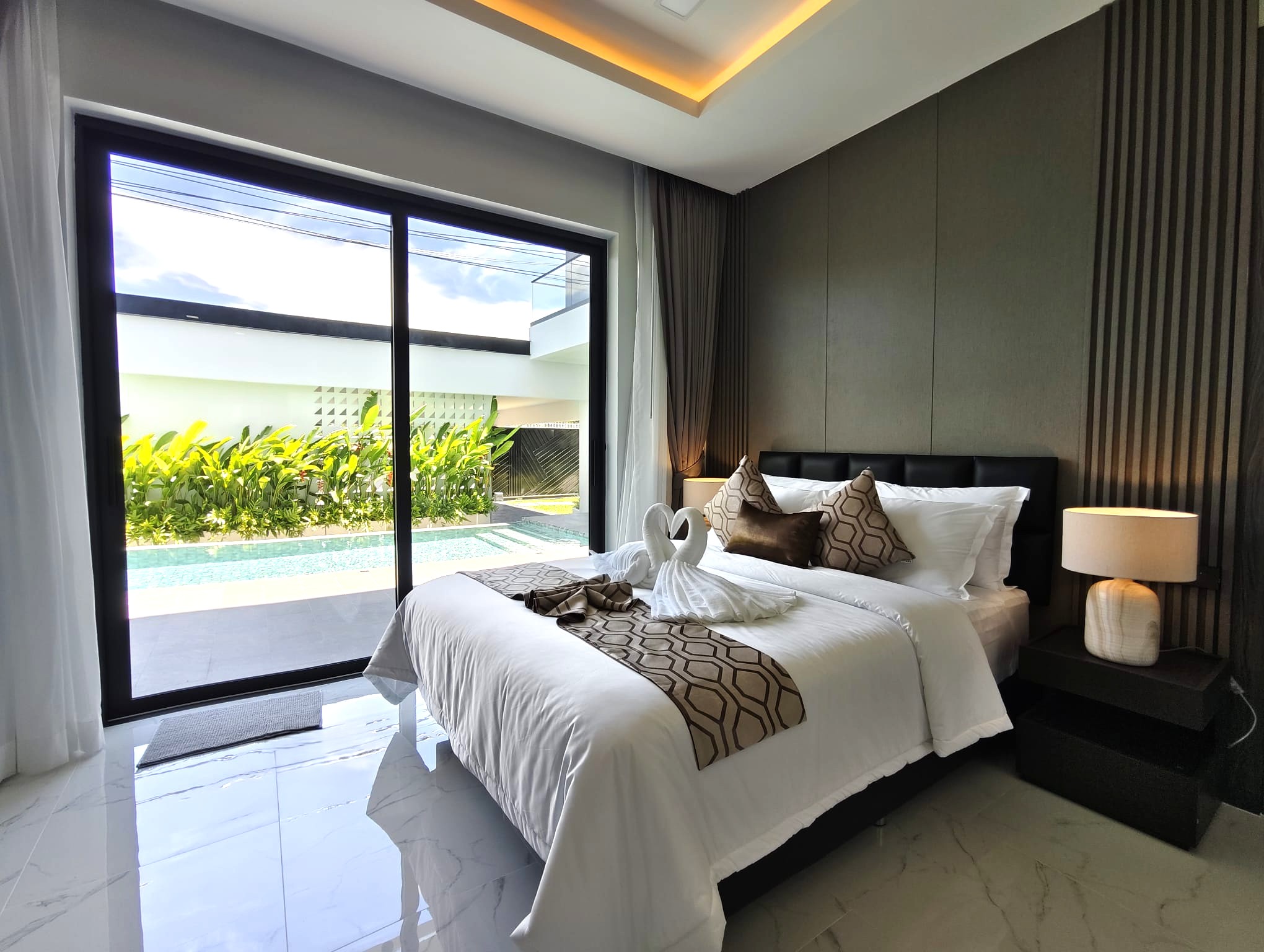 Luxury 6-Bedroom Pool Villa For Sale Near Pattaya City