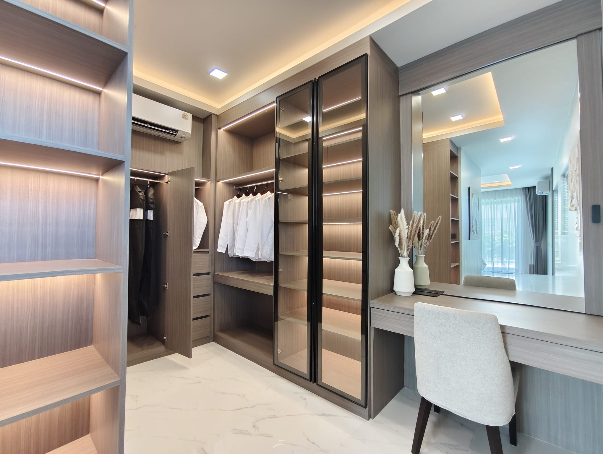 Luxury 6-Bedroom Pool Villa For Sale Near Pattaya City