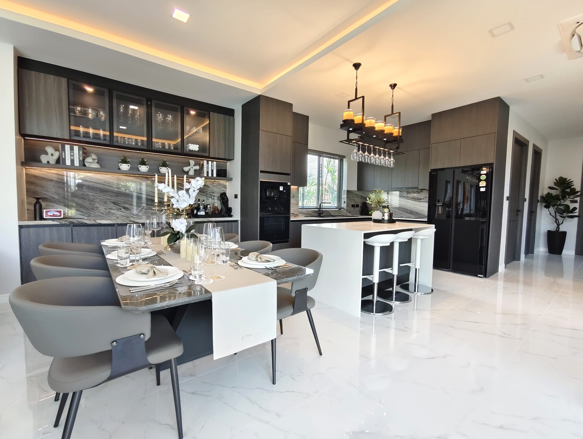 Luxury 6-Bedroom Pool Villa For Sale Near Pattaya City