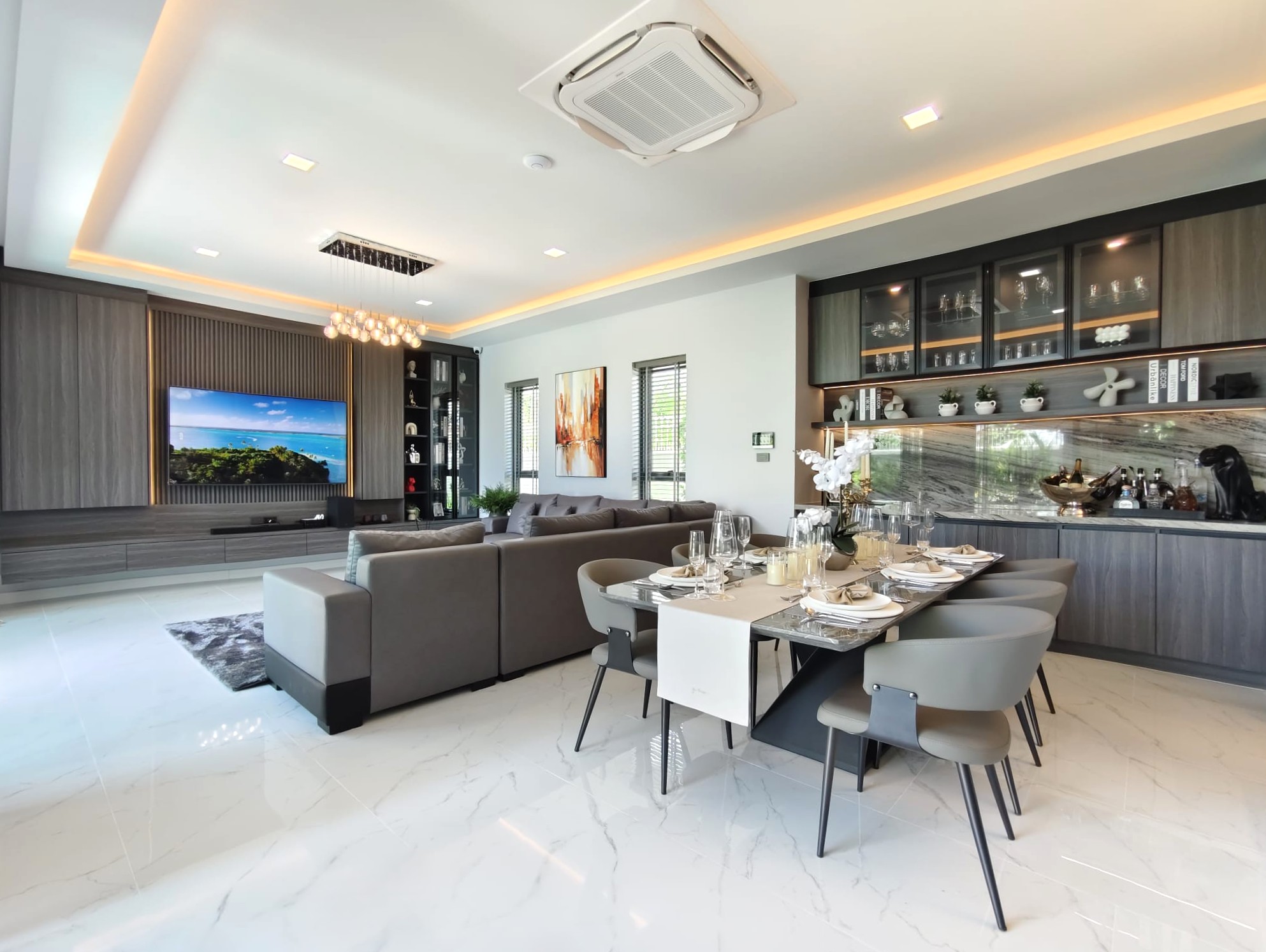 Luxury 6-Bedroom Pool Villa For Sale Near Pattaya City