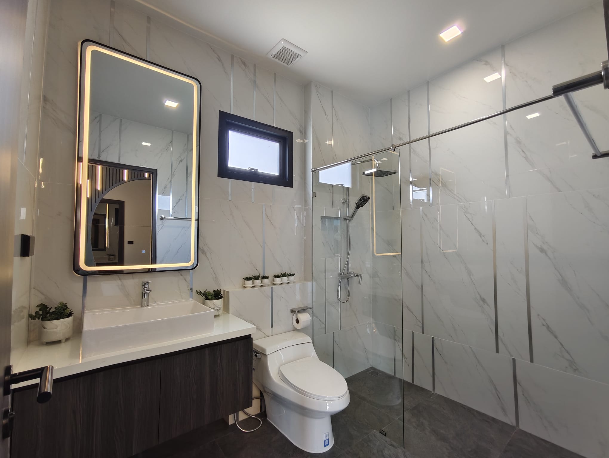 Luxury 6-Bedroom Pool Villa For Sale Near Pattaya City