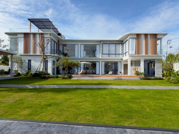 Luxury 5-Bedroom Pool Villa For Sale Off Mabprachan Reservoir, Pattaya