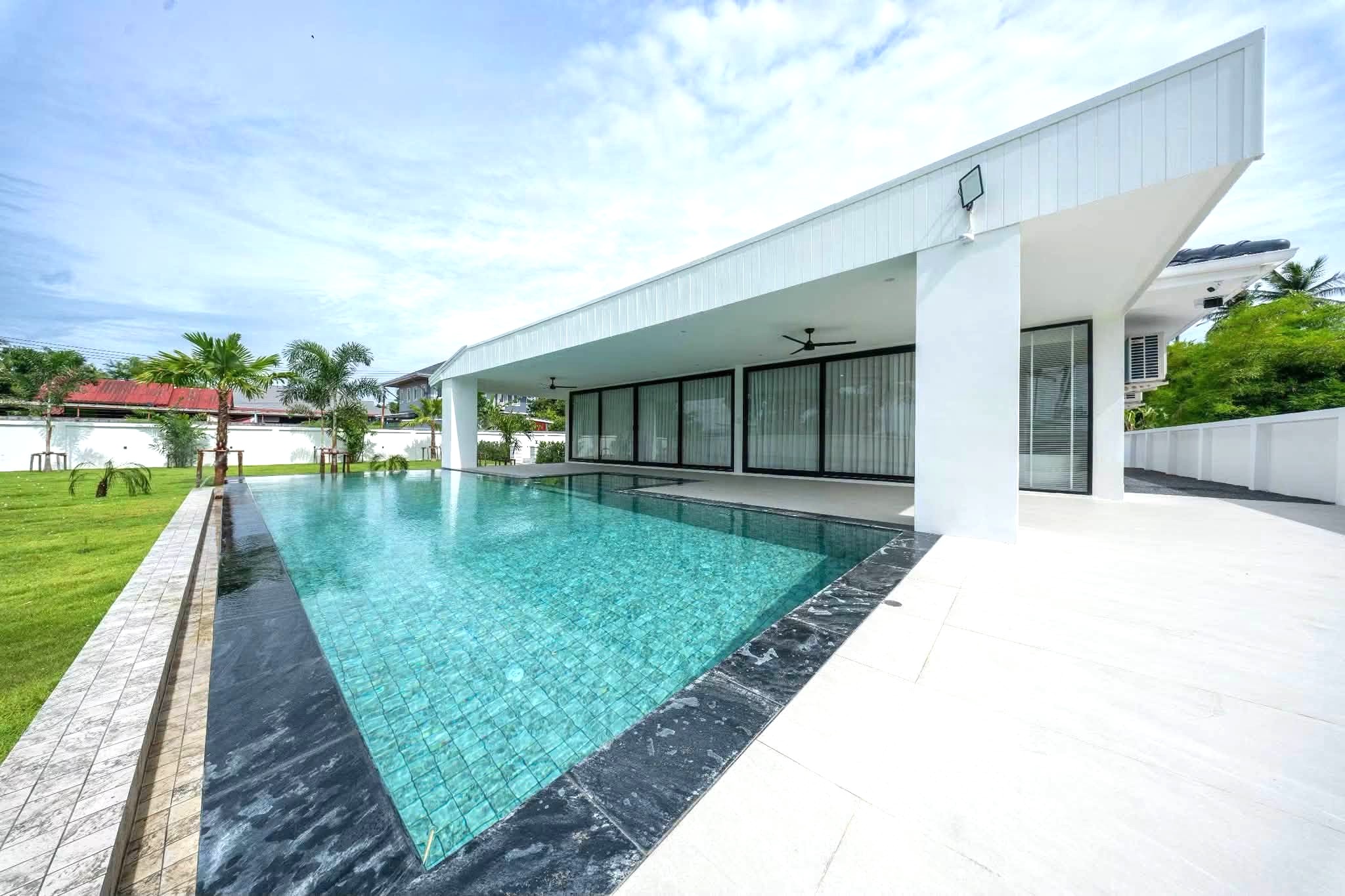 Renovated 5 Bedroom Pool Villa for Sale in Huay Yai – Pattaya