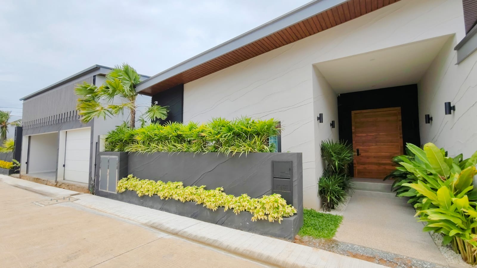 5 bedroom pool villa in Huay Yai