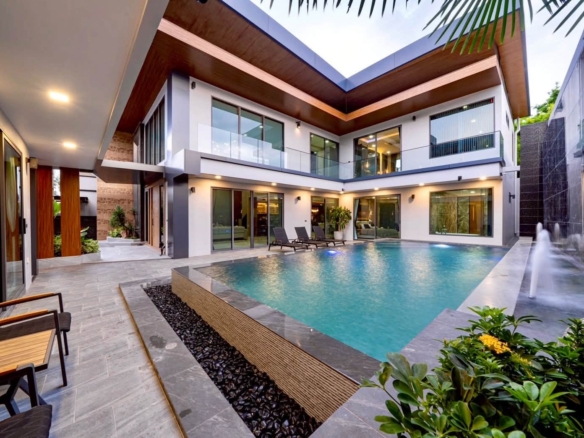 New villa in Pattaya with private pool
