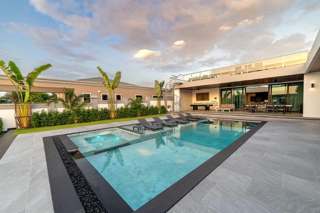 Luxury 6 bedroom pool villa Pattaya
