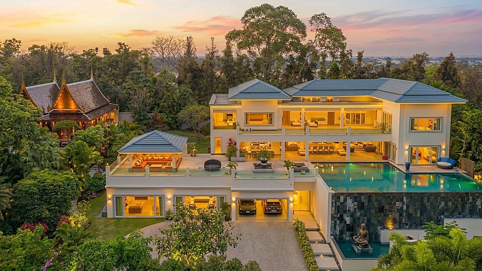 Stunning hilltop night view residence in Siam Royal View Pattaya